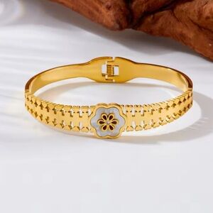 Gold bangle bracelet